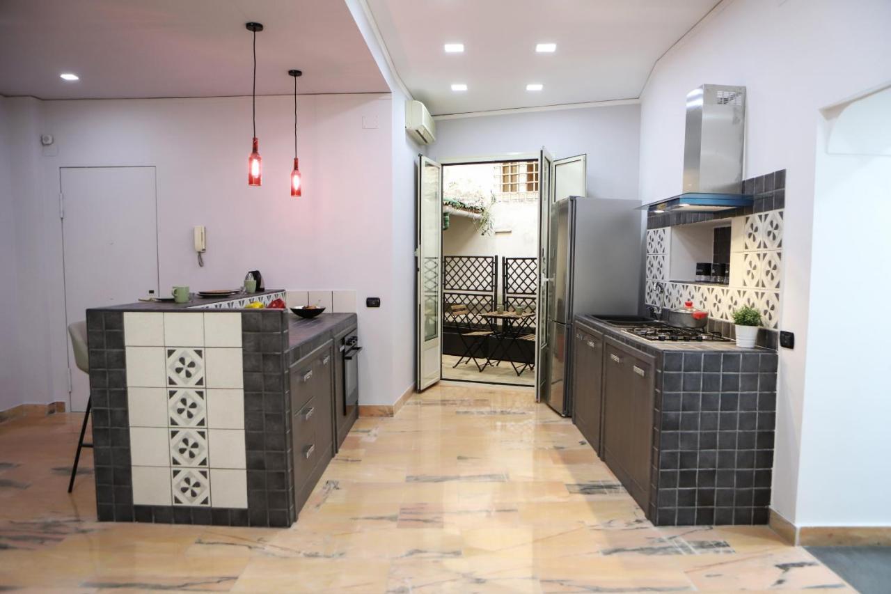 Modern Apartment At Piazza Del Gesu' By Wonderful Italy ナポリ エクステリア 写真