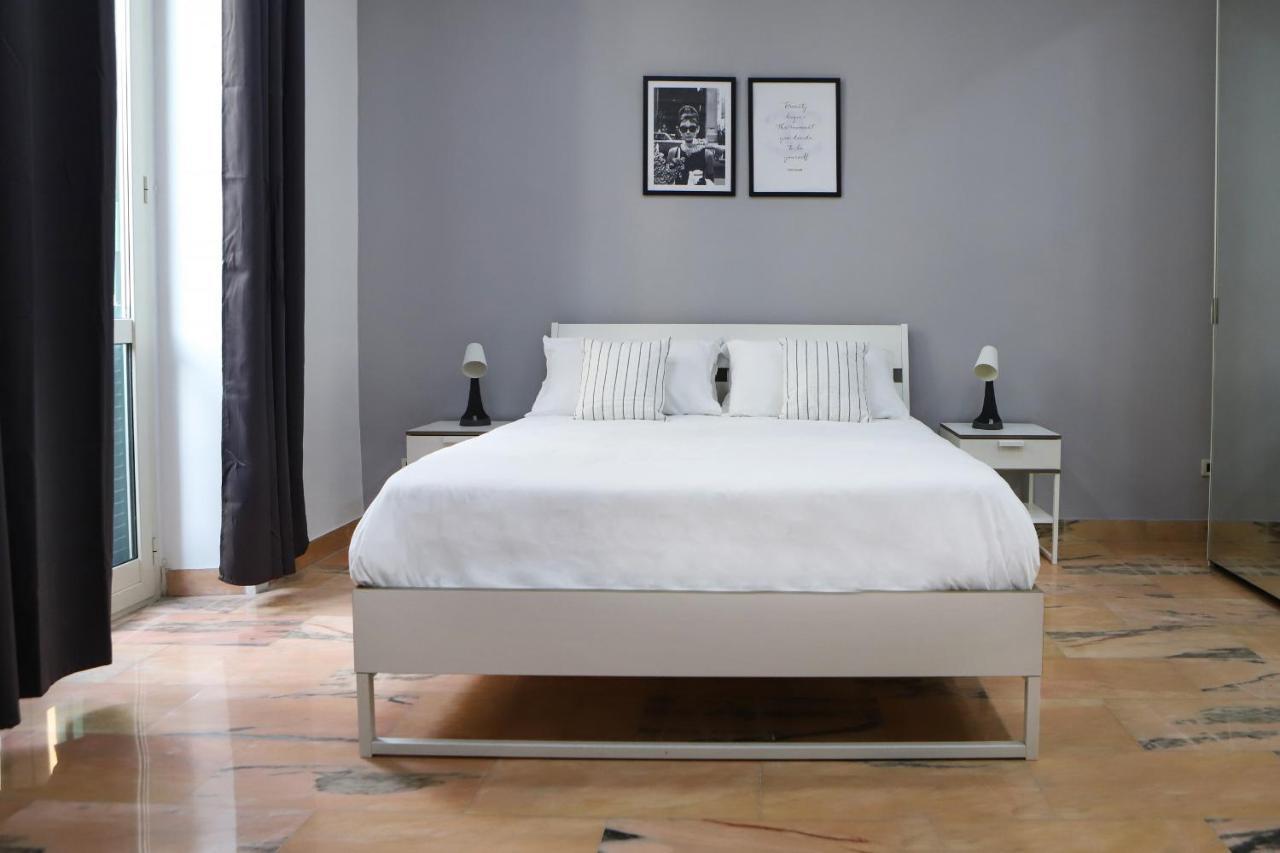 Modern Apartment At Piazza Del Gesu' By Wonderful Italy ナポリ エクステリア 写真