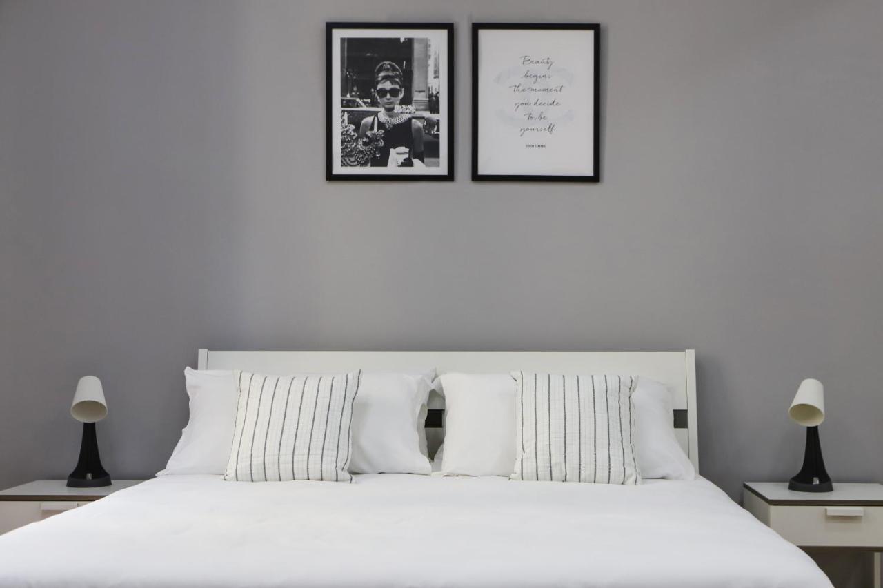 Modern Apartment At Piazza Del Gesu' By Wonderful Italy ナポリ エクステリア 写真