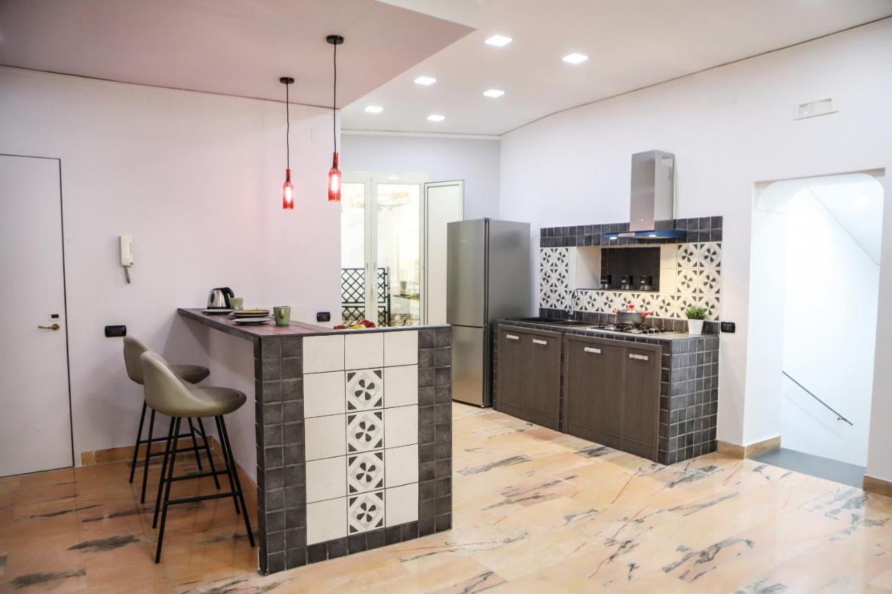 Modern Apartment At Piazza Del Gesu' By Wonderful Italy ナポリ エクステリア 写真
