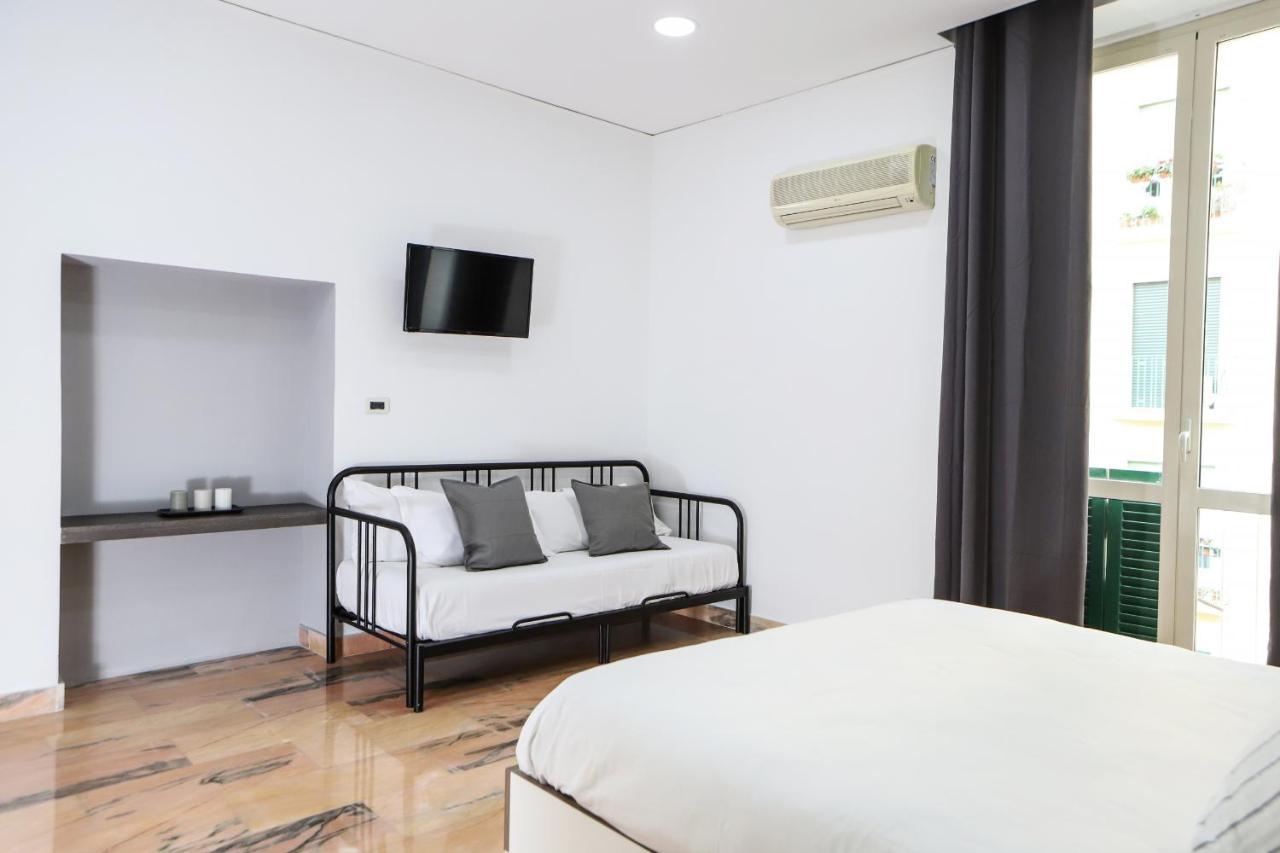Modern Apartment At Piazza Del Gesu' By Wonderful Italy ナポリ エクステリア 写真