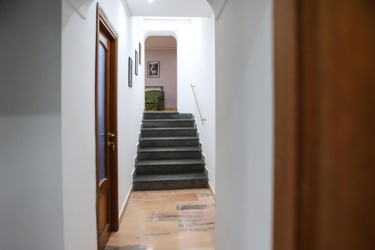 Modern Apartment At Piazza Del Gesu' By Wonderful Italy ナポリ エクステリア 写真