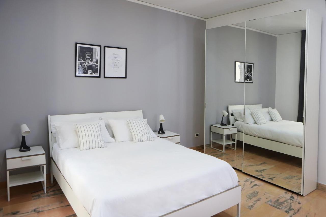 Modern Apartment At Piazza Del Gesu' By Wonderful Italy ナポリ エクステリア 写真